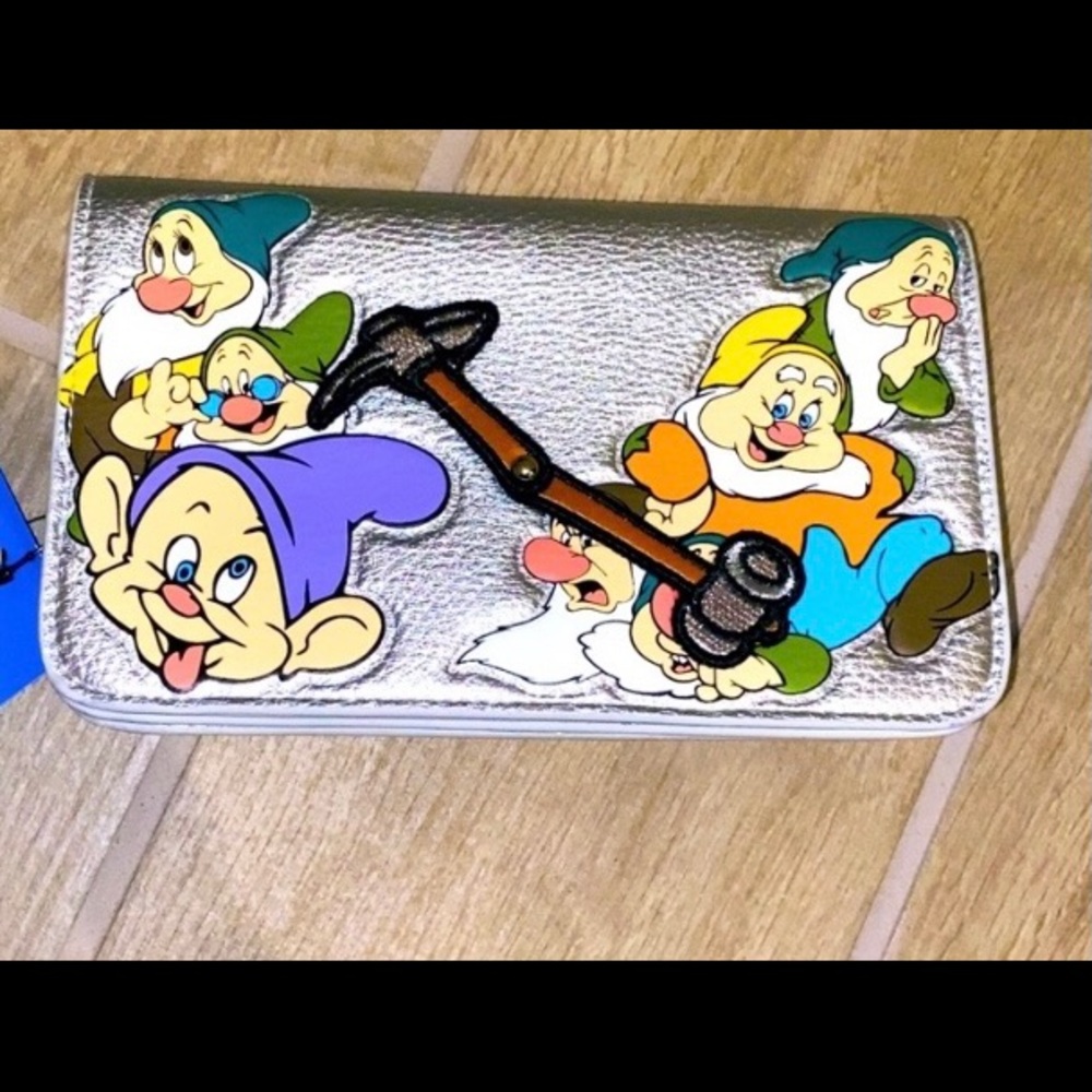 💎 Danielle Nicole Seven Dwarves waist bag NWT 💎